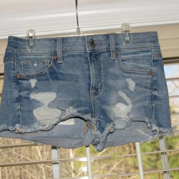 AMERICAN EAGLE OUTFITTERS Shortie Distressed Stretch Jean Shorts Size 4 - Picture 1 of 5